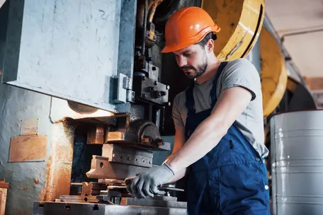 Trabalhador da industria de transformacao com SSMA da GAP