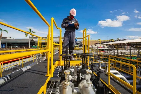 Profissional de oleo e gas com tecnologia da GAP